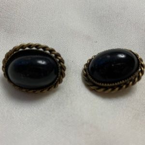 🦩VINTAGE 1950s gold tone and black lucite clip-on earrings